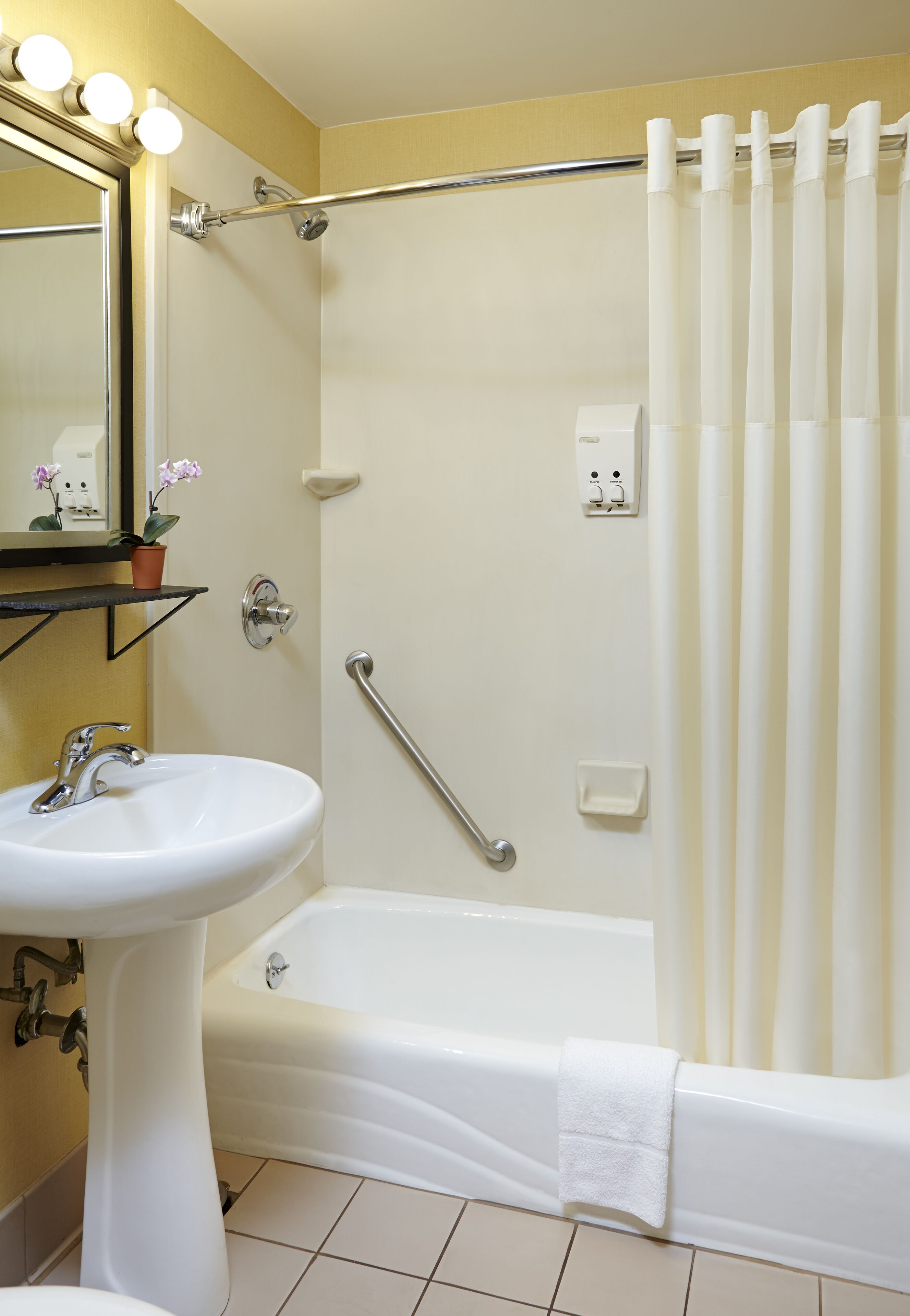 Photo - Carlton Inn Midway