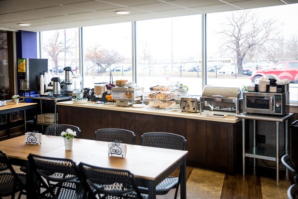 Free daily continental breakfast