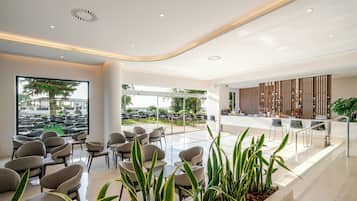 2 Bars/Lounges, Poolbar