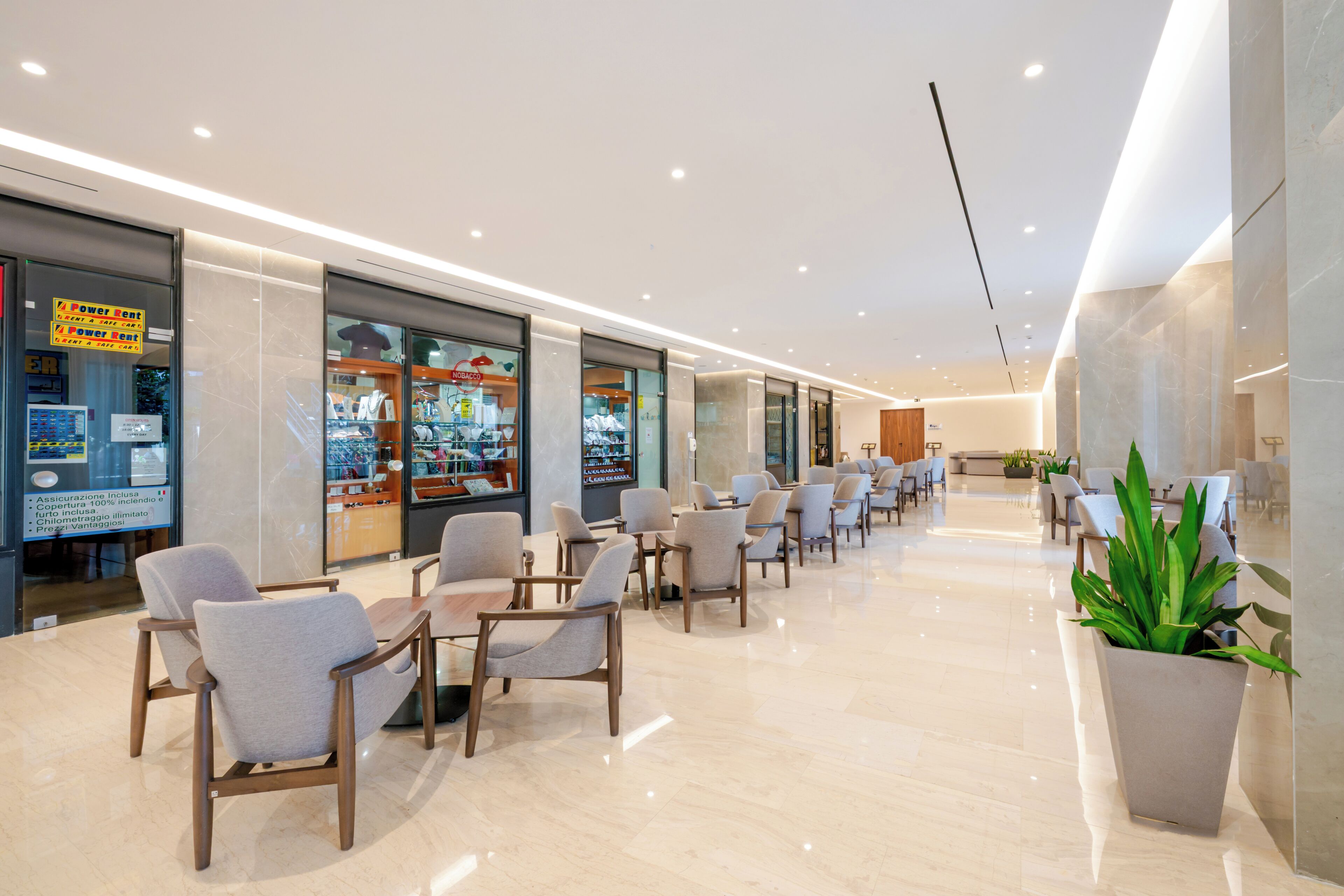 2 bars/lounges, poolside bar