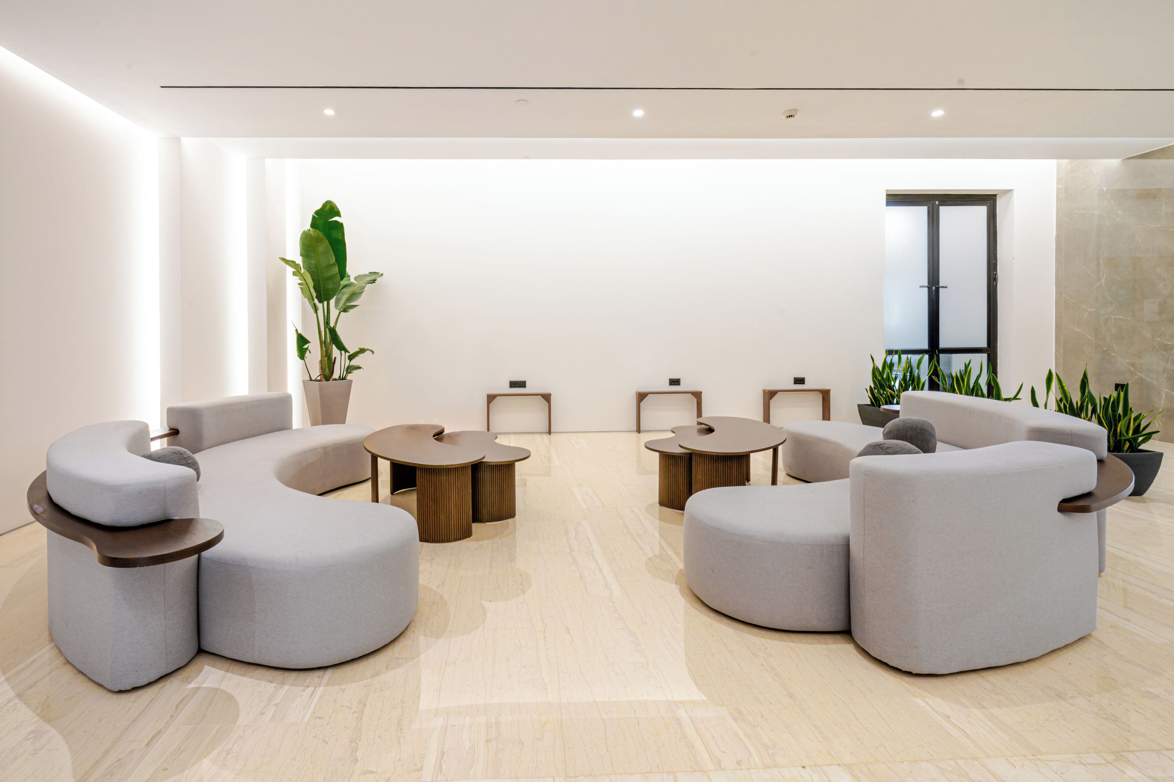 2 bars/lounges, poolside bar