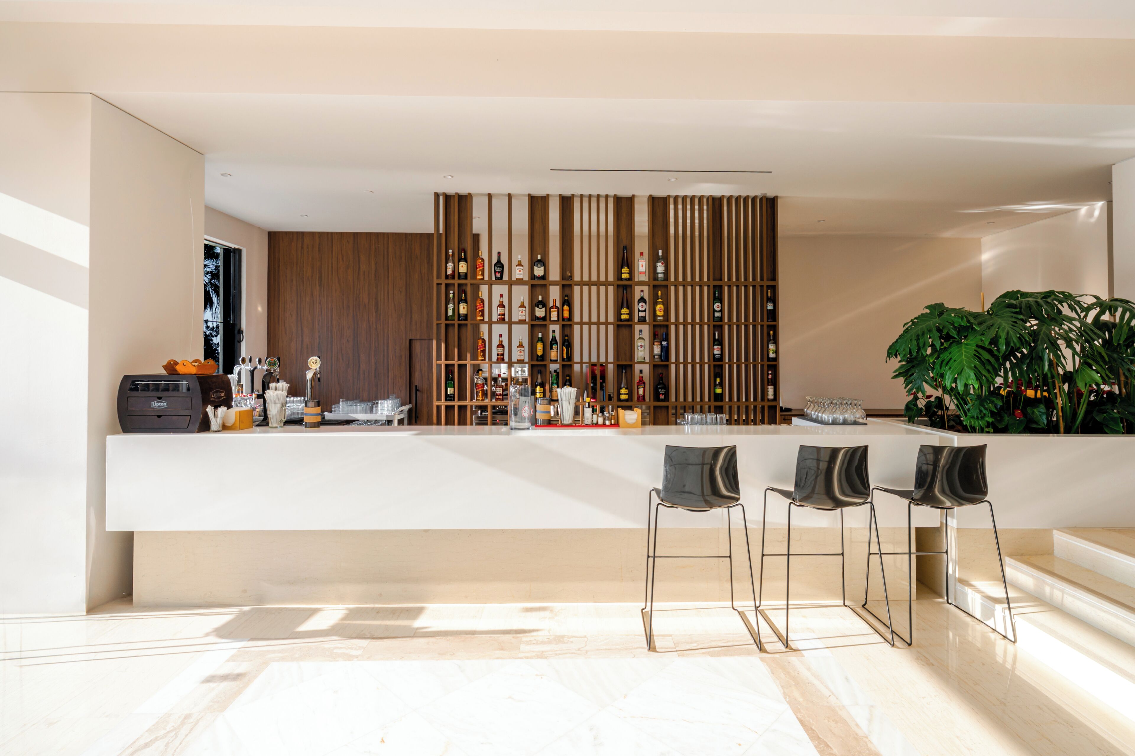 2 bars/lounges, poolside bar