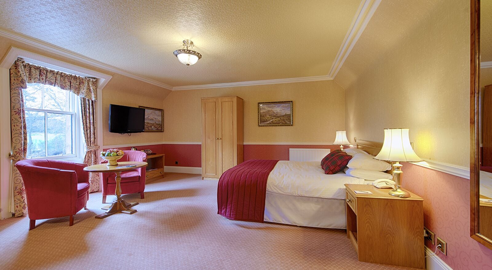 1 bedroom, individually decorated, individually furnished, desk