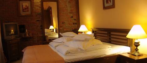 Chambre Double, 1 grand lit | Literie hypoallergénique, minibar, coffres-forts dans les chambres