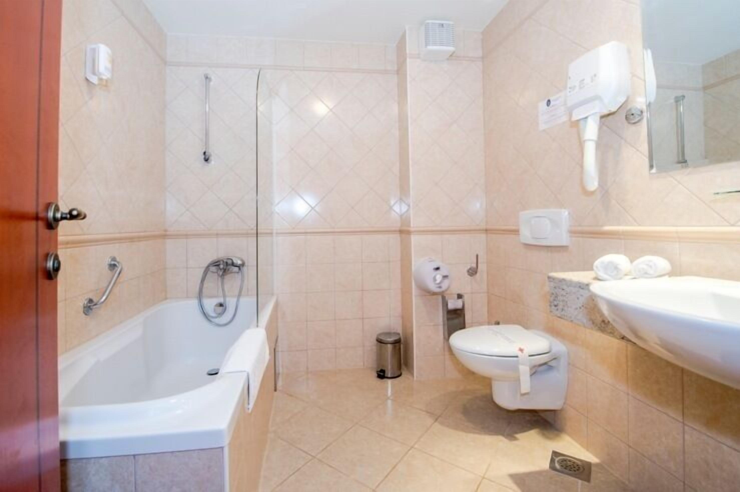 1 bedroom, minibar, in-room safe, desk