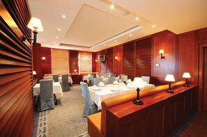 Breakfast, lunch and dinner served