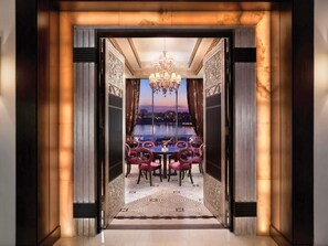 3 bars/lounges, lobbylounge