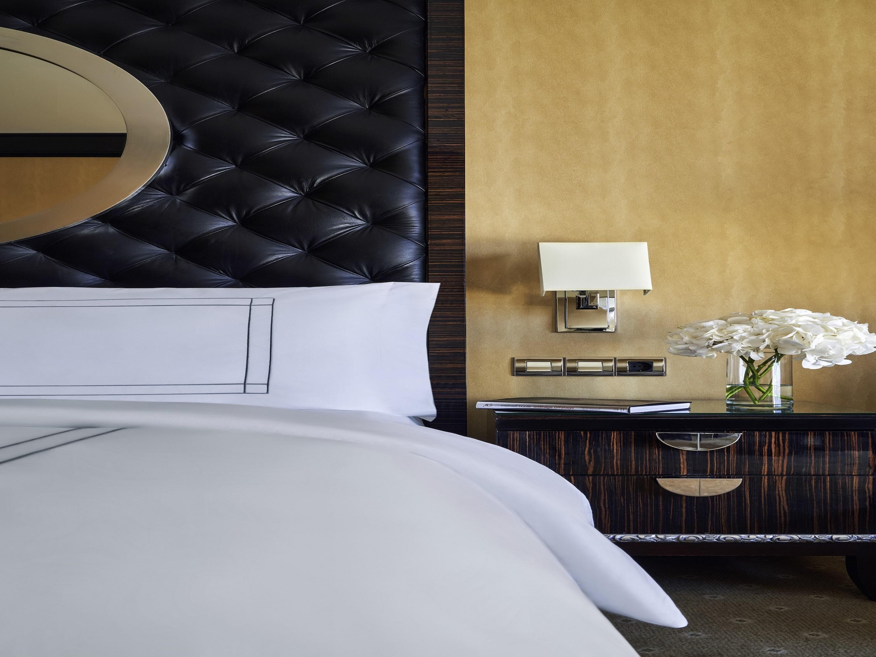 高級寢具、羽絨被、特厚豪華床墊、迷你吧