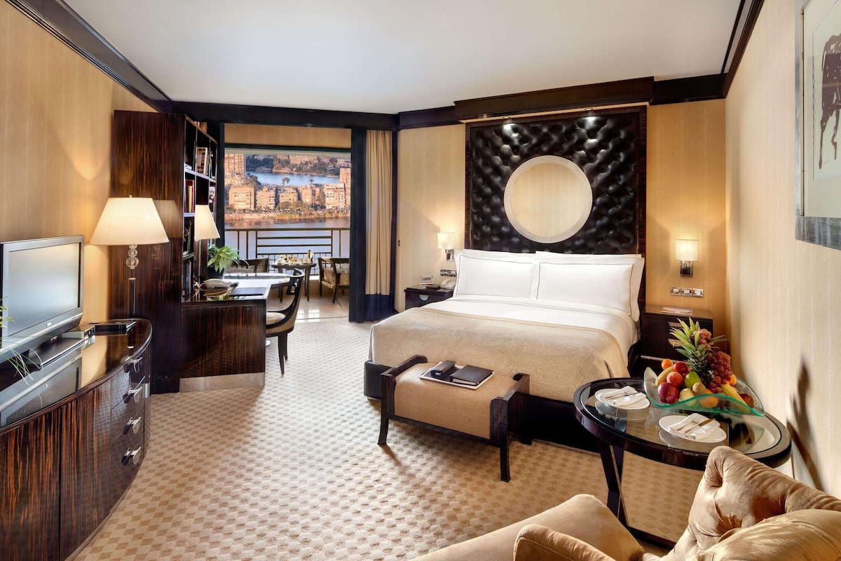 Fairmont Gold, Signature Double Room, 1 Double Bed, Non Smoking | 1 bedroom, premium bedding, down duvets, pillow-top beds