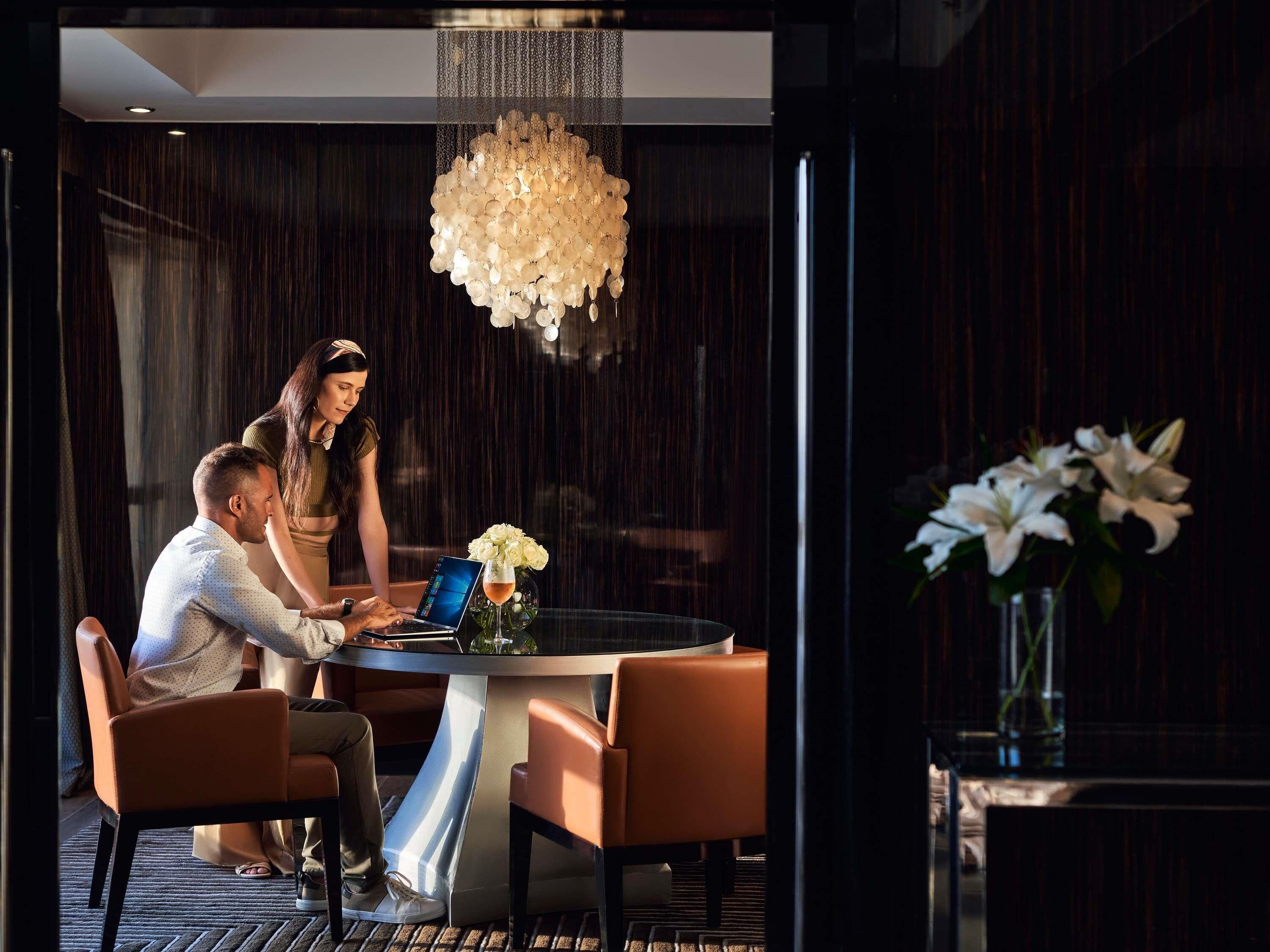 스위트 (Fairmont Gold Premium Nile View) | 고급 침구, 오리/거위털 이불, 필로우탑 침대, 미니바