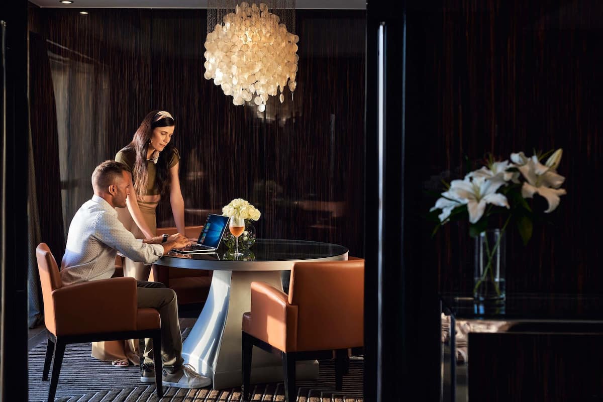 스위트 (Fairmont Gold Premium Nile View) | 고급 침구, 오리/거위털 이불, 필로우탑 침대, 미니바