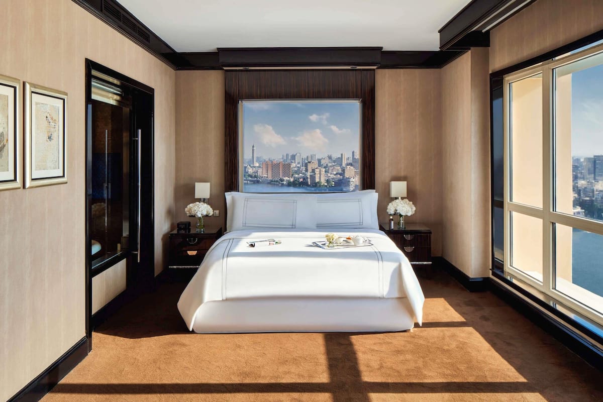 套房 (Fairmont Gold Premium Nile View) | 高級寢具、羽絨被、特厚豪華床墊、迷你吧