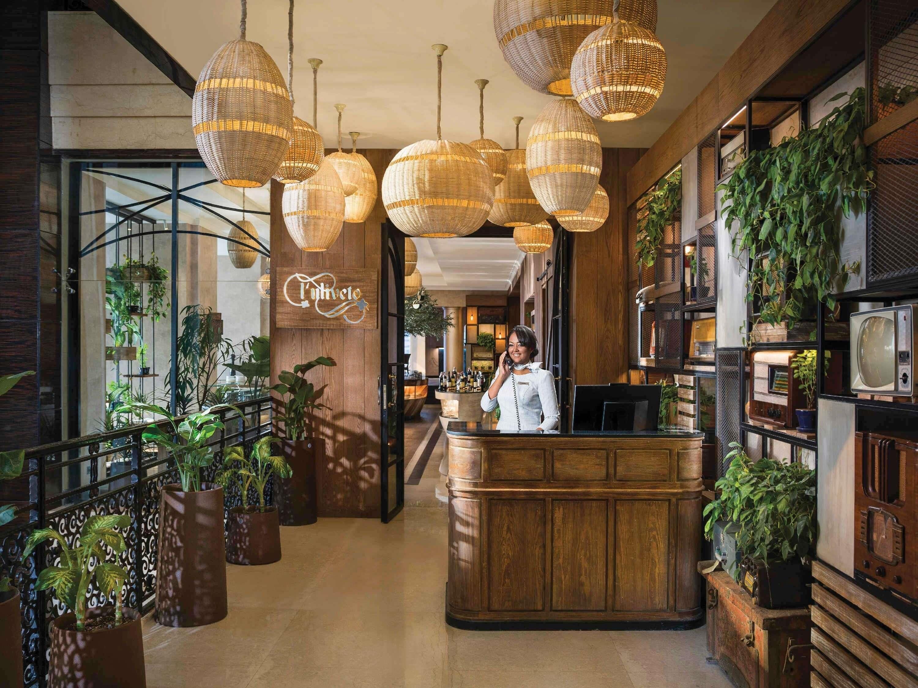 6 restauranter, frokost, lunsj og middag serveres, asiatiske retter