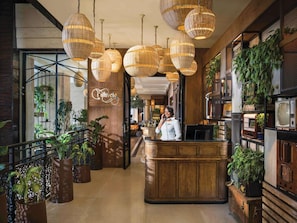 6 間餐廳,供應早餐、午餐和晚餐,亞洲料理