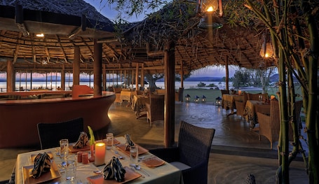 2 restaurants, breakfast, lunch, dinner served; Indian cuisine