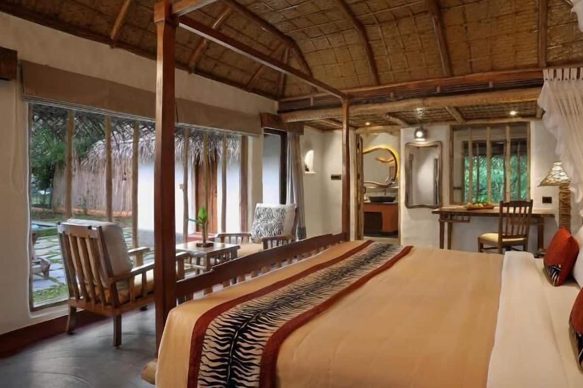 1 bedroom, premium bedding, free minibar, in-room safe