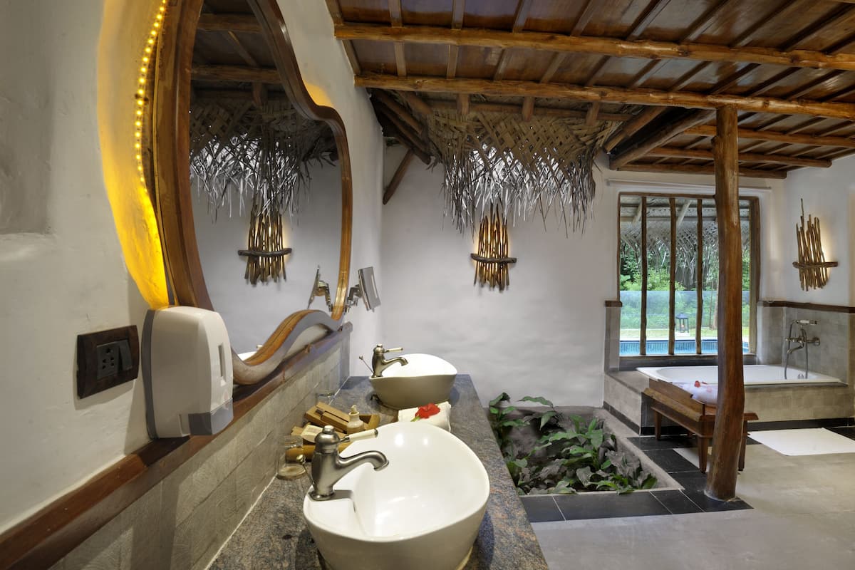 pool hut | bathroom | separate bathtub and shower, hair dryer, towels