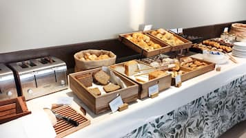 Free daily buffet breakfast