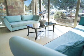 32-inch LED TV with cable channels, TV, pay movies - Yene Hue (Puerto Madryn)