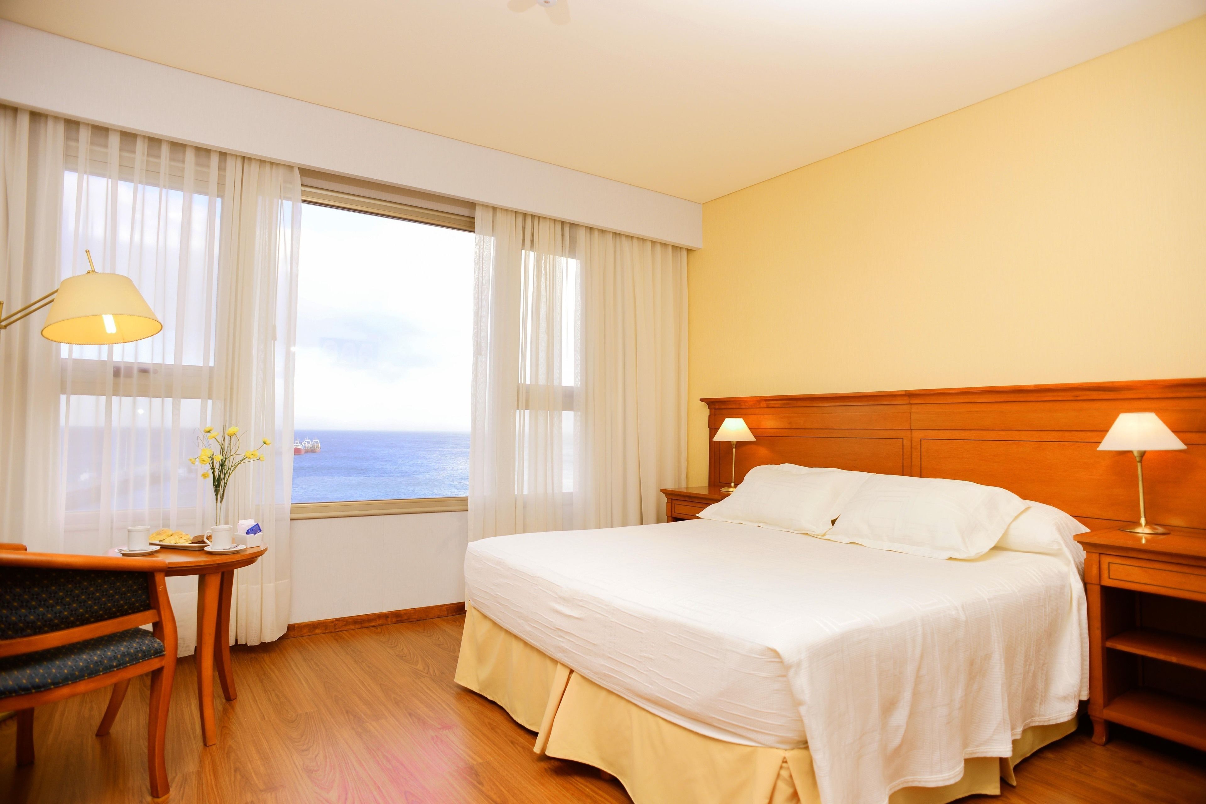 Hochwertige Bettwaren, Daunenbettdecken, Pillowtop-Betten, Minibar