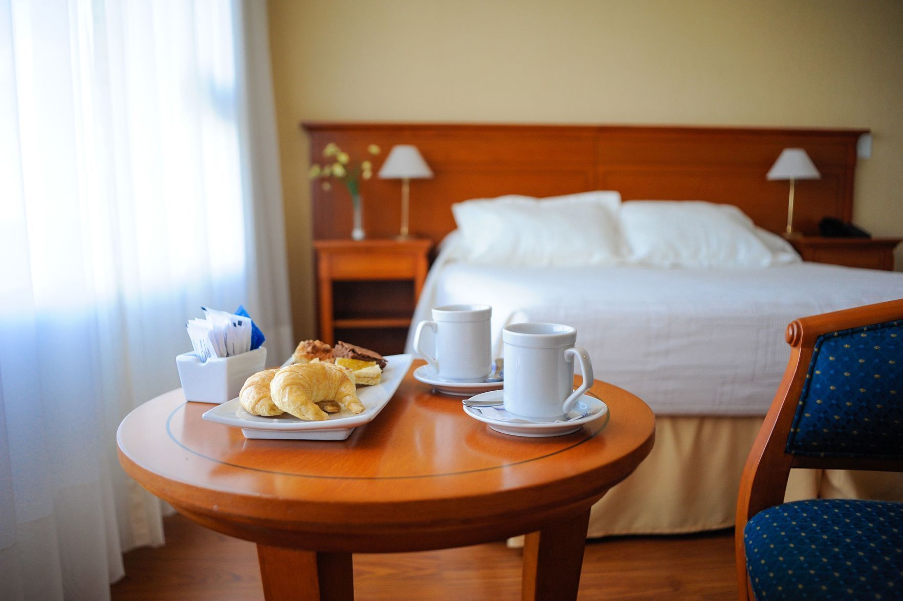 Hochwertige Bettwaren, Daunenbettdecken, Pillowtop-Betten, Minibar