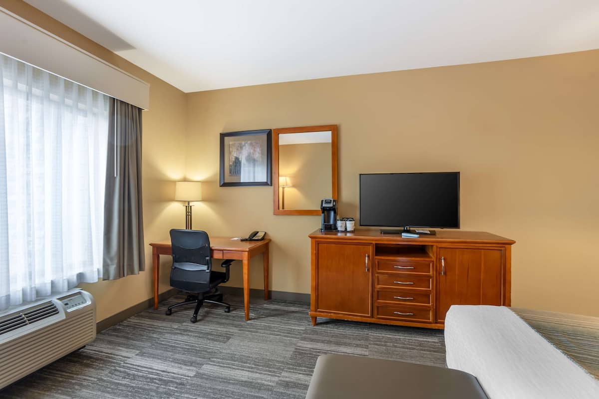 1 bedroom, hypo-allergenic bedding, pillow-top beds, in-room safe