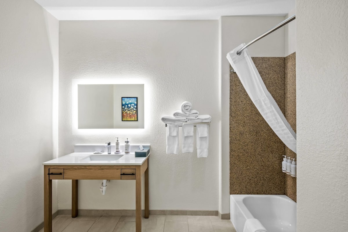 Room, 2 Queen Beds, Accessible, Non Smoking (Mobility, Bathtub) | Accessible bathroom