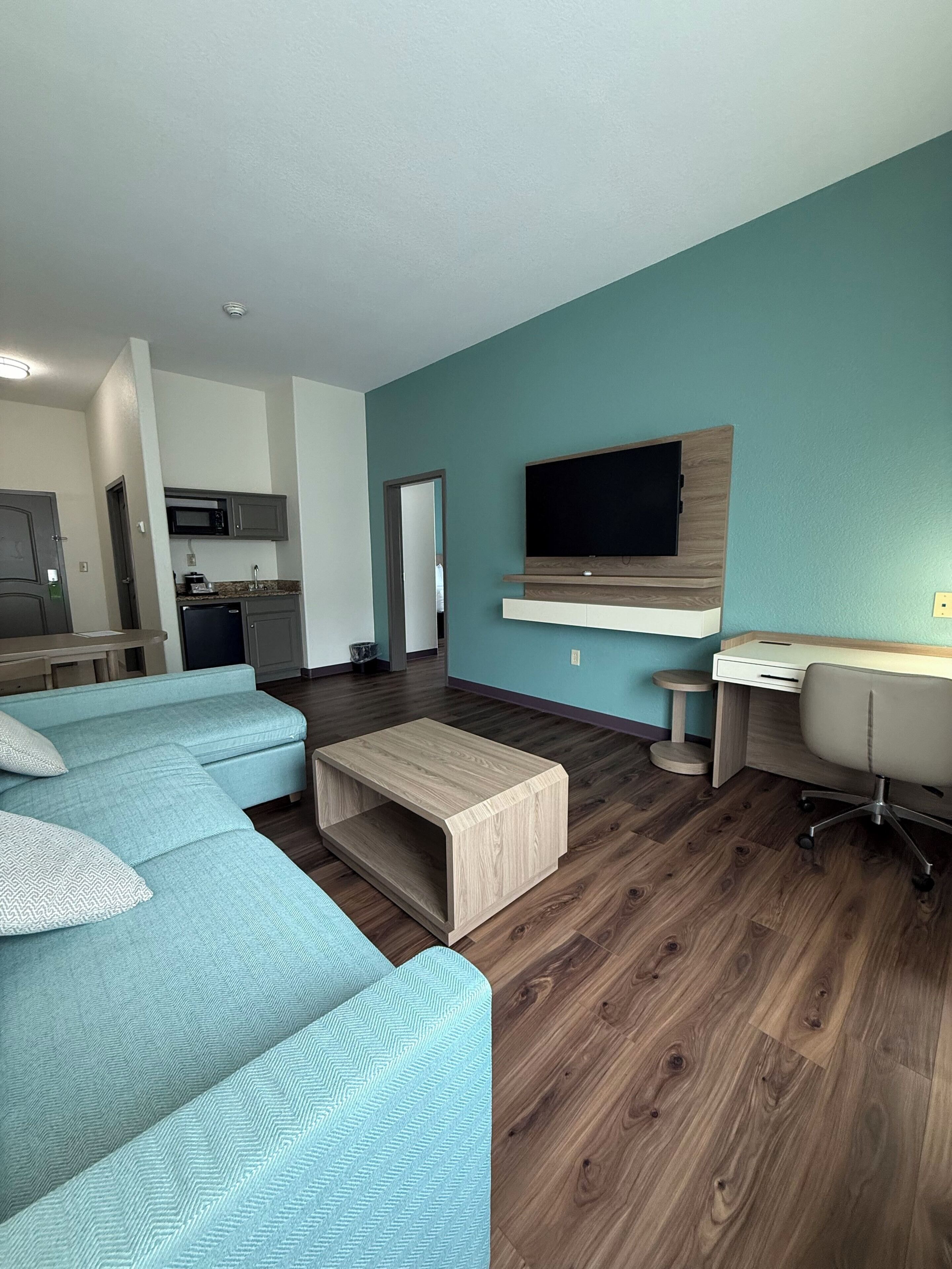 suite, 1 king bed, non smoking | living area | 32-inch flat-screen tv with cable channels, tv