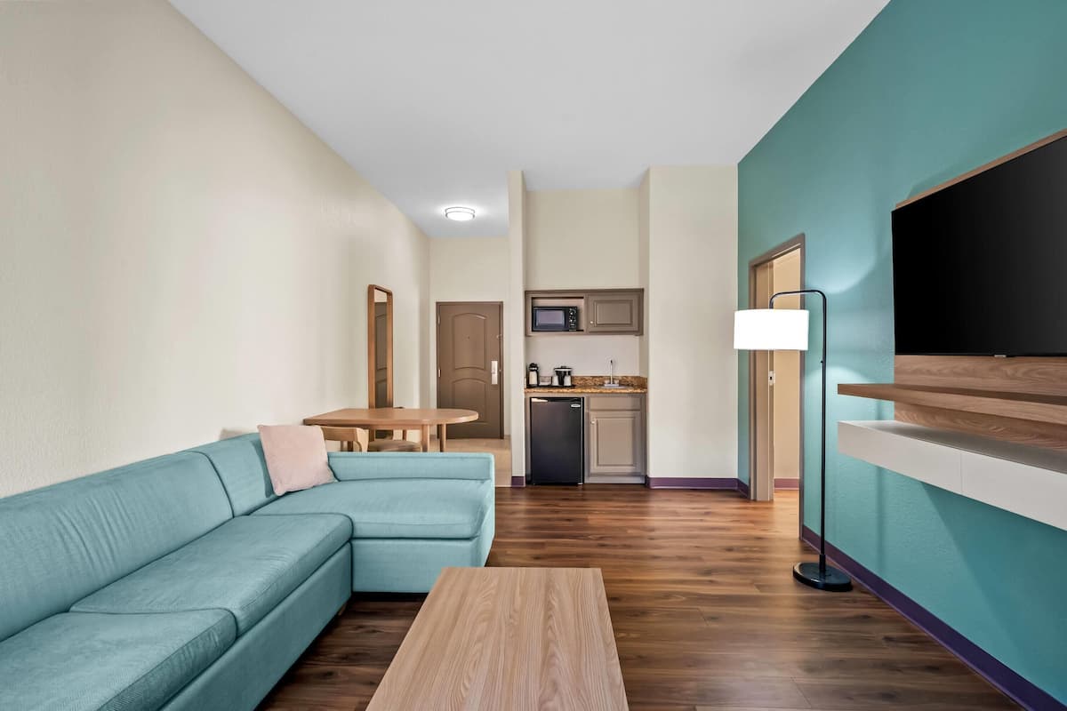 Suite, 1 King Bed, Non Smoking