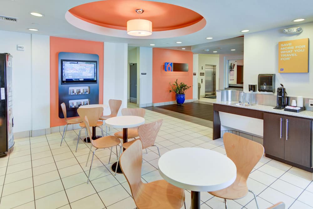 Motel 6 Roanoke, TX - Northlake - Speedway