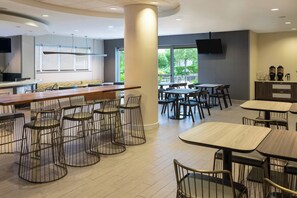 Breakfast, lunch, dinner served; American cuisine  - SpringHill Suites by Marriott Miami Downtown/Medical Center (Miami)