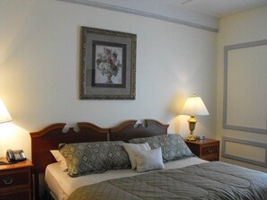 Standard Room, 1 King Bed, Non Smoking (FLR6 STD KG)