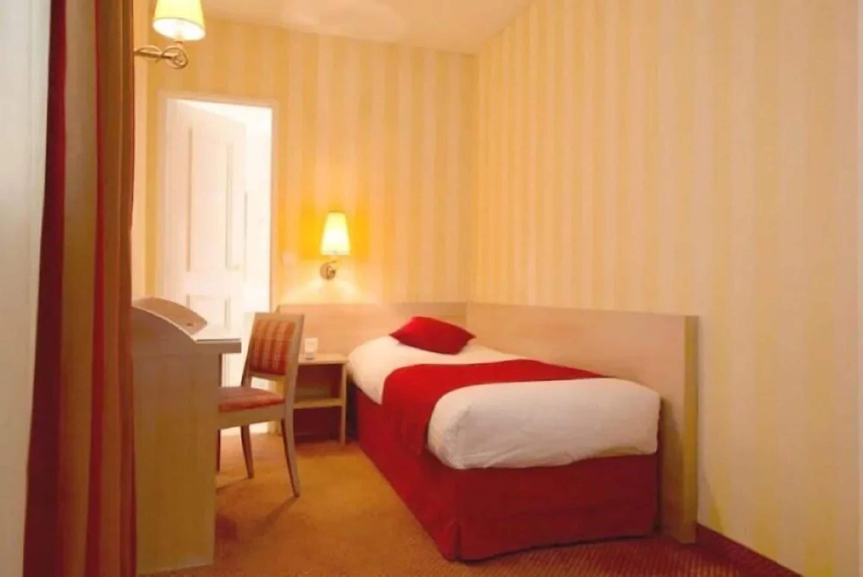 premium bedding, in-room safe, desk, soundproofing