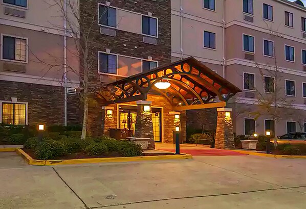 Property entrance - WeStay Suites - Covington Mandeville (Covington)