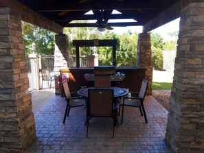 Outdoor dining - WeStay Suites - Covington Mandeville (Covington)