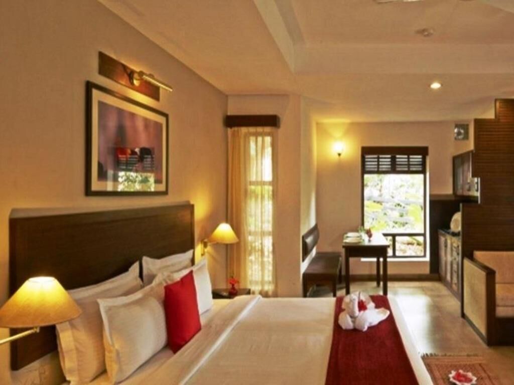 Caja de seguridad en la habitación y escritorio 