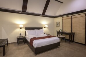 Caja de seguridad en la habitación y escritorio 