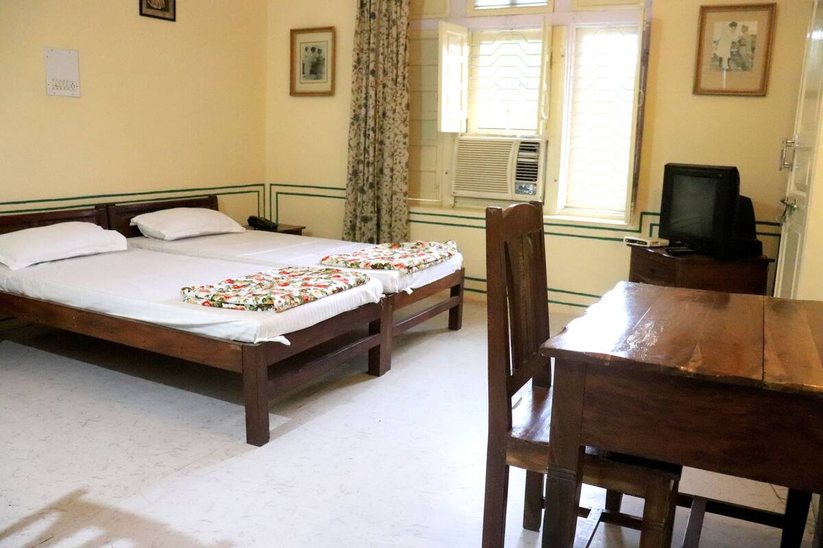 In-room safe, desk, free WiFi, bed sheets