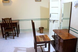 Deluxe Double Room | In-room safe, desk, free WiFi, bed sheets