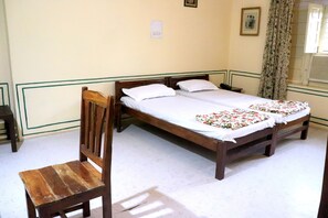Quarto casal luxo | Cofres nos quartos, escrivaninha, Wi-Fi de cortesia, roupa de cama