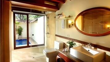 Jaccuzzi Villa | Premium bedding, in-room safe, individually decorated
