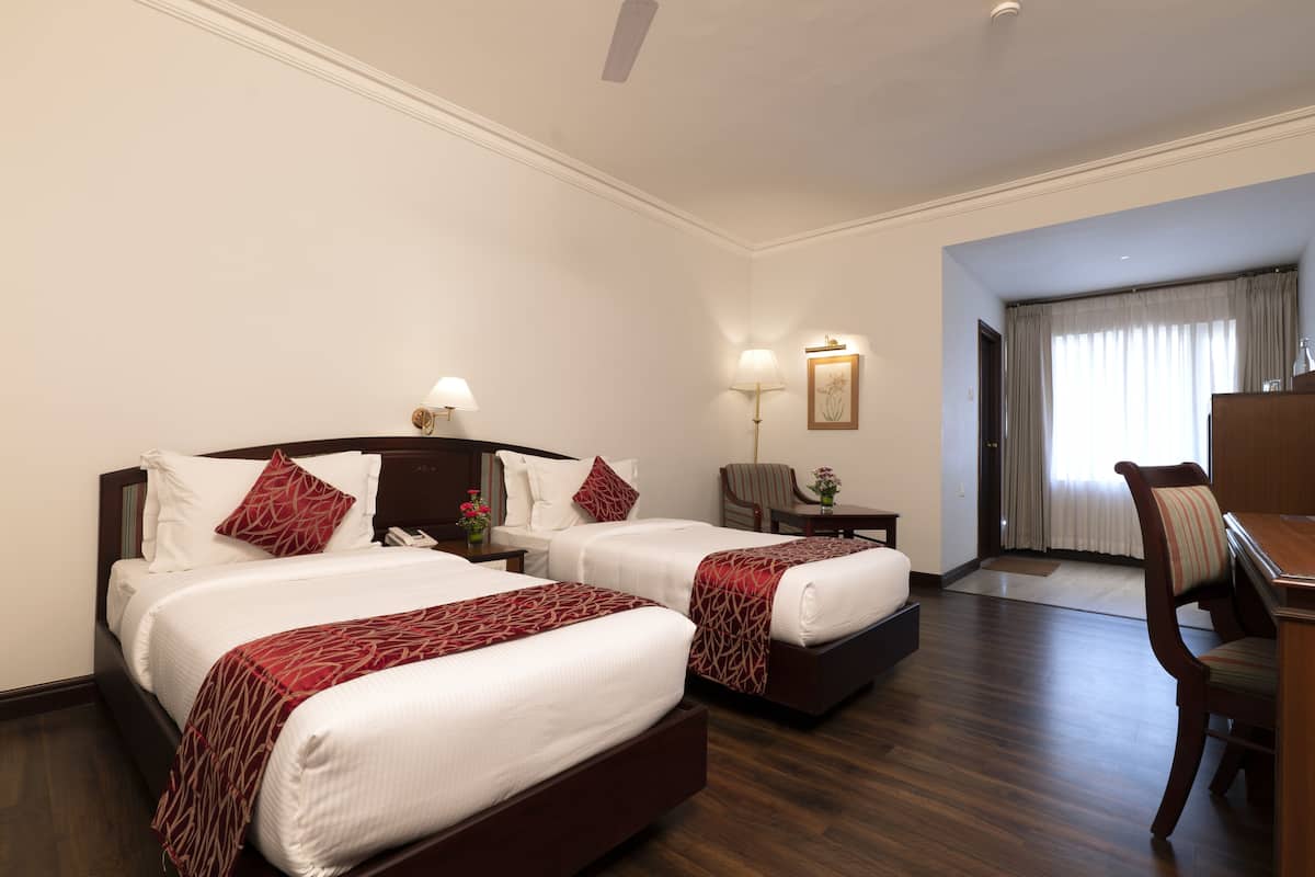 Kamar Superior, 2 Tempat Tidur Twin | Minibar, brankas, meja kerja, dan ruang kerja ramah laptop