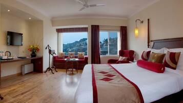 Colchones con pillow-top, minibar y caja de seguridad en la habitación