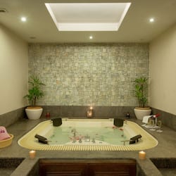 Bañera de hidromasaje interior
