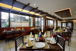 Daily buffet breakfast for a fee