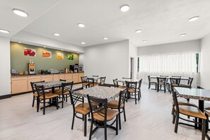 Free daily full breakfast - Quality Inn & Suites Kilgore-Longview (Kilgore)