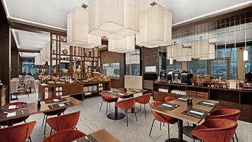 Desayuno buffet diario (EUR 20 por persona)