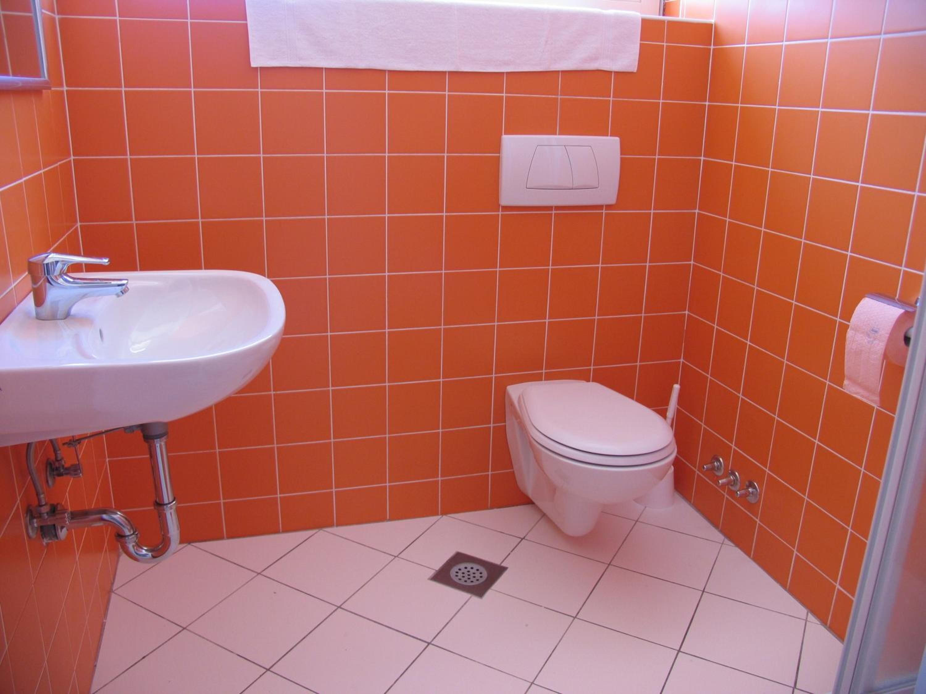 free toiletries, towels