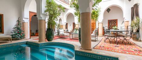 2 Außenpools, Liegestühle