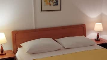 Tweepersoonskamer | Een bureau, gratis wifi, beddengoed